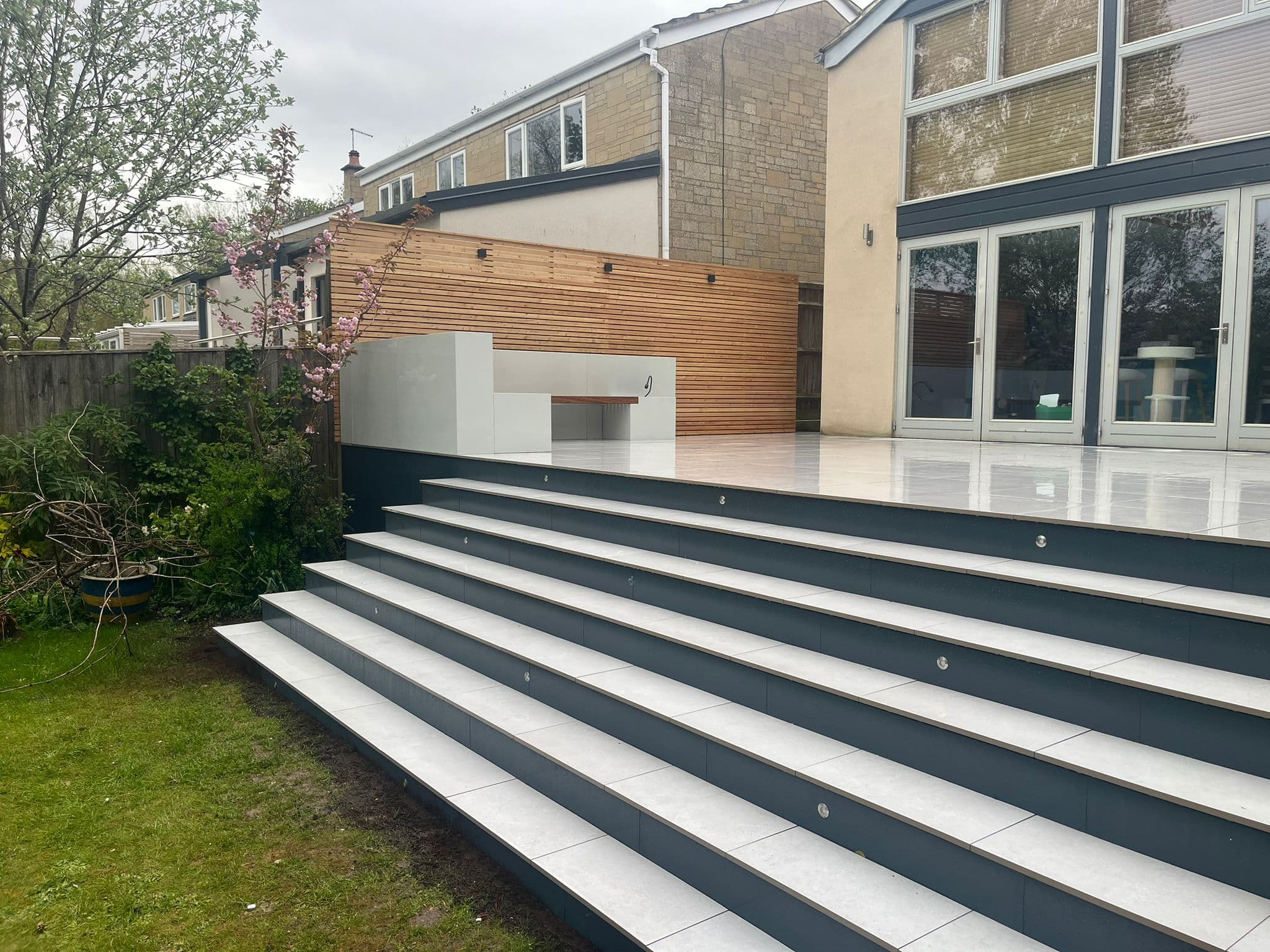 Finished iGarden Vision garden: precision porcelain paving on the iFrame steel system