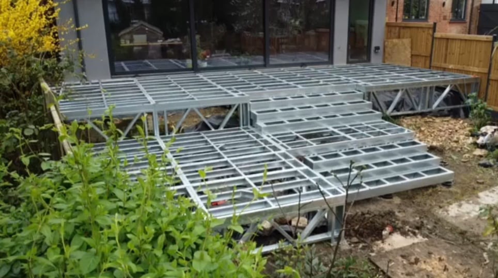Level porcelain terrace in Clapham