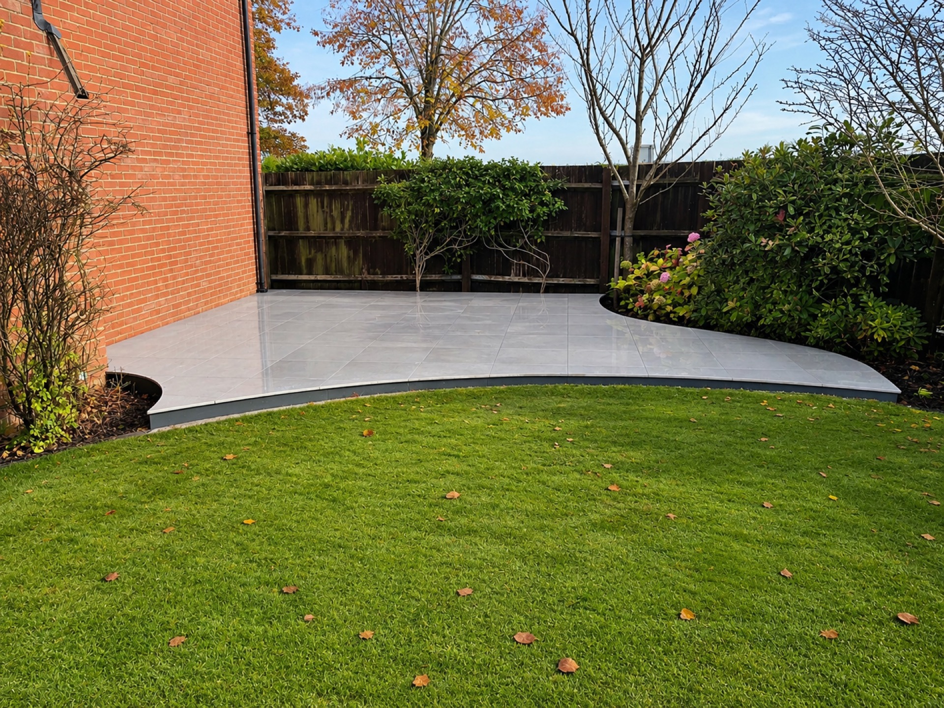 Flowing curved terrace
